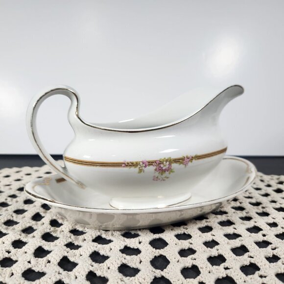 Johnson Brothers Gravy Boat with Underplate Pattern JB265 Circa 1913 - Picture 7 of 11